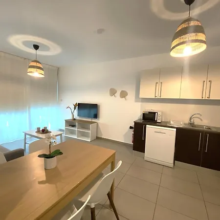 Apartament Coastal Escape *